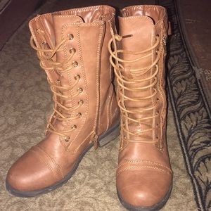 Boots size 8-81/2